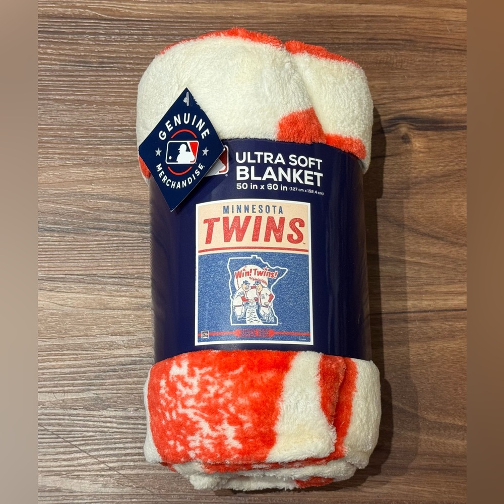 New Fanatics Minnesota Twins Ultra Soft Throw Blanket